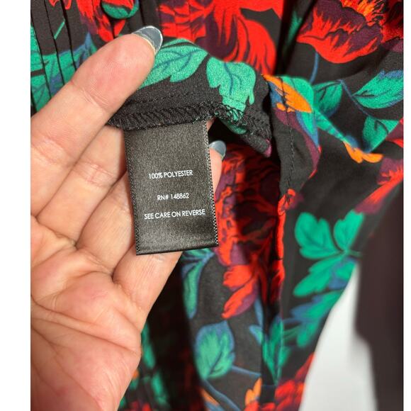 Torrid Women 0 Plus Georgette Pintuck Front Button Floral Long Sleeve Blouse - Picture 5 of 8